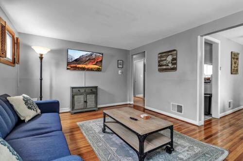 Gorgeous 2 Queen Bedroom Lower Apartment In North Buffalo With Free Driveway Parking Exterior photo