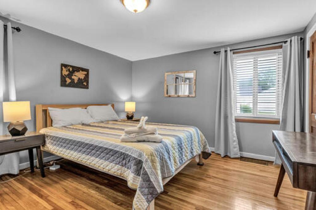 Gorgeous 2 Queen Bedroom Lower Apartment In North Buffalo With Free Driveway Parking Exterior photo